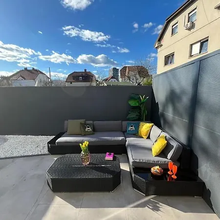 With Patio - Steps Away From Center Liubliana