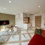Lejlighed With Patio - Steps Away From Center *