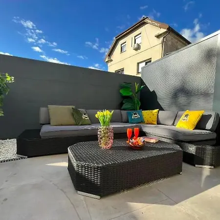 Апартаменти With Patio - Steps Away From Center *