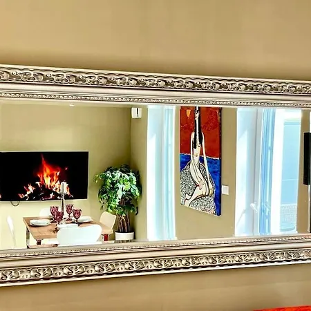 Διαμέρισμα With Patio - Steps Away From Center *