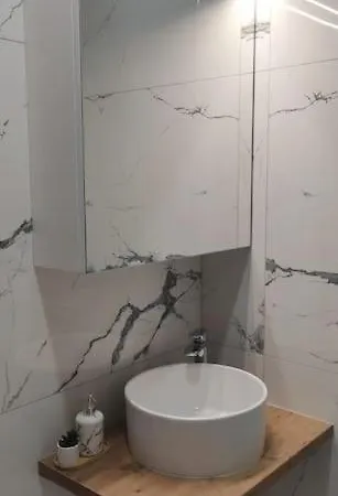 Διαμέρισμα With Patio - Steps Away From Center *