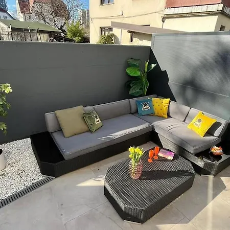 With Patio - Steps Away From Center Любляна