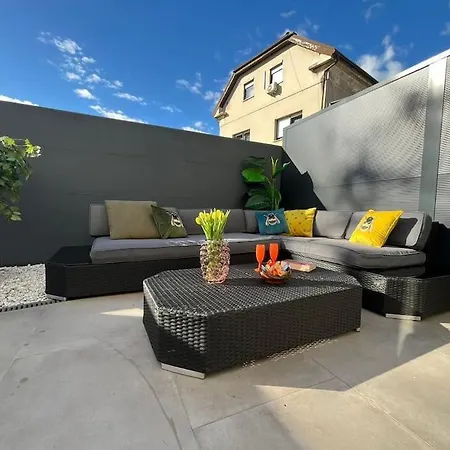 With Patio - Steps Away From Center Апартаменты