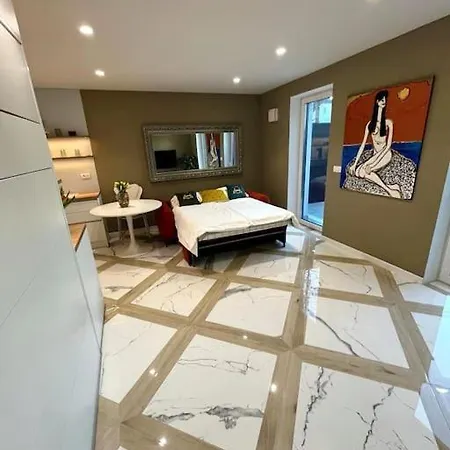 Апартаменты With Patio - Steps Away From Center Любляна