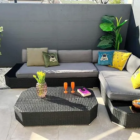 With Patio - Steps Away From Center Апартаменти Любляна