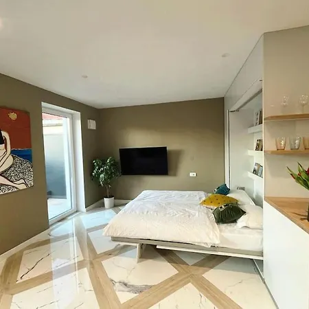 With Patio - Steps Away From Center Λιουμπλιάνα