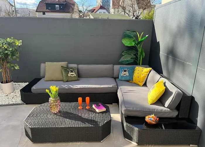 With Patio - Steps Away From Center Apartman Ljubljana