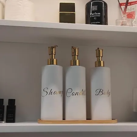 Apartment With Patio - Steps Away From Center *