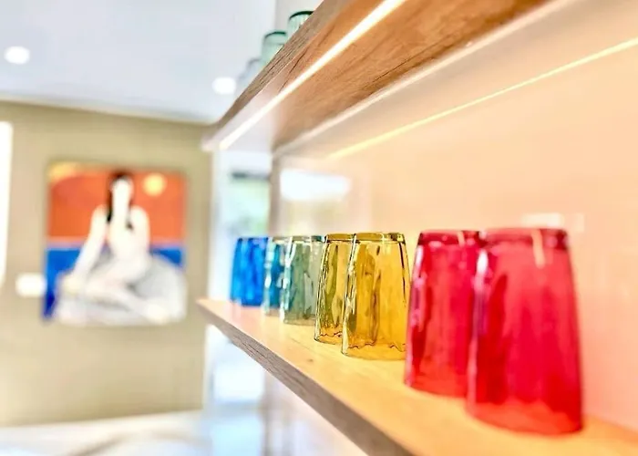 Apartment With Patio - Steps Away From Center