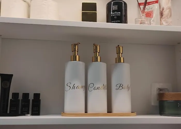 Apartment With Patio - Steps Away From Center *